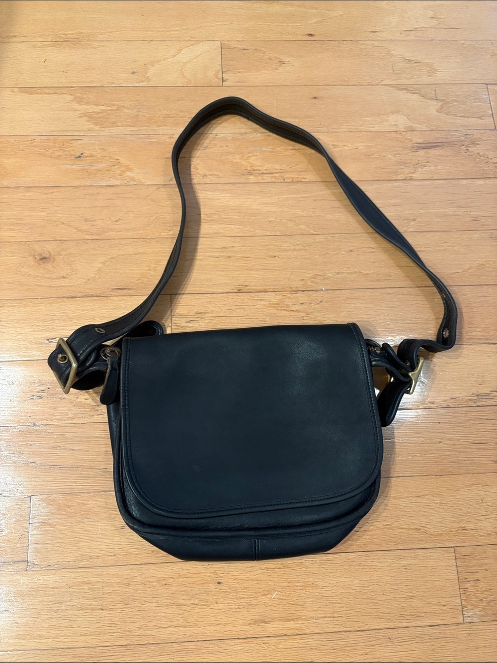 Vintage Patricias Legacy Coach crossbody leather bag